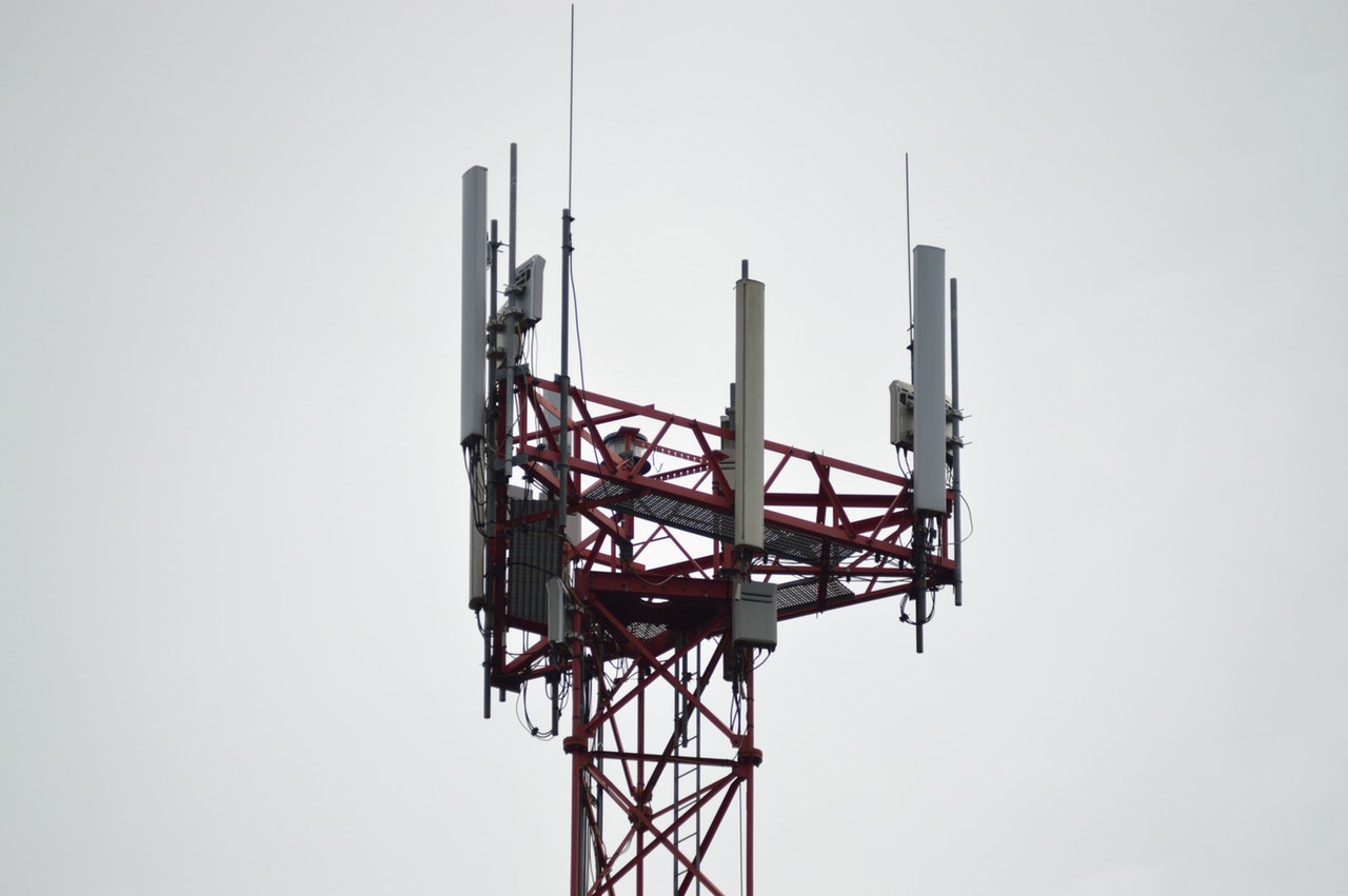 Simple ways to find the nearest cell phone towers